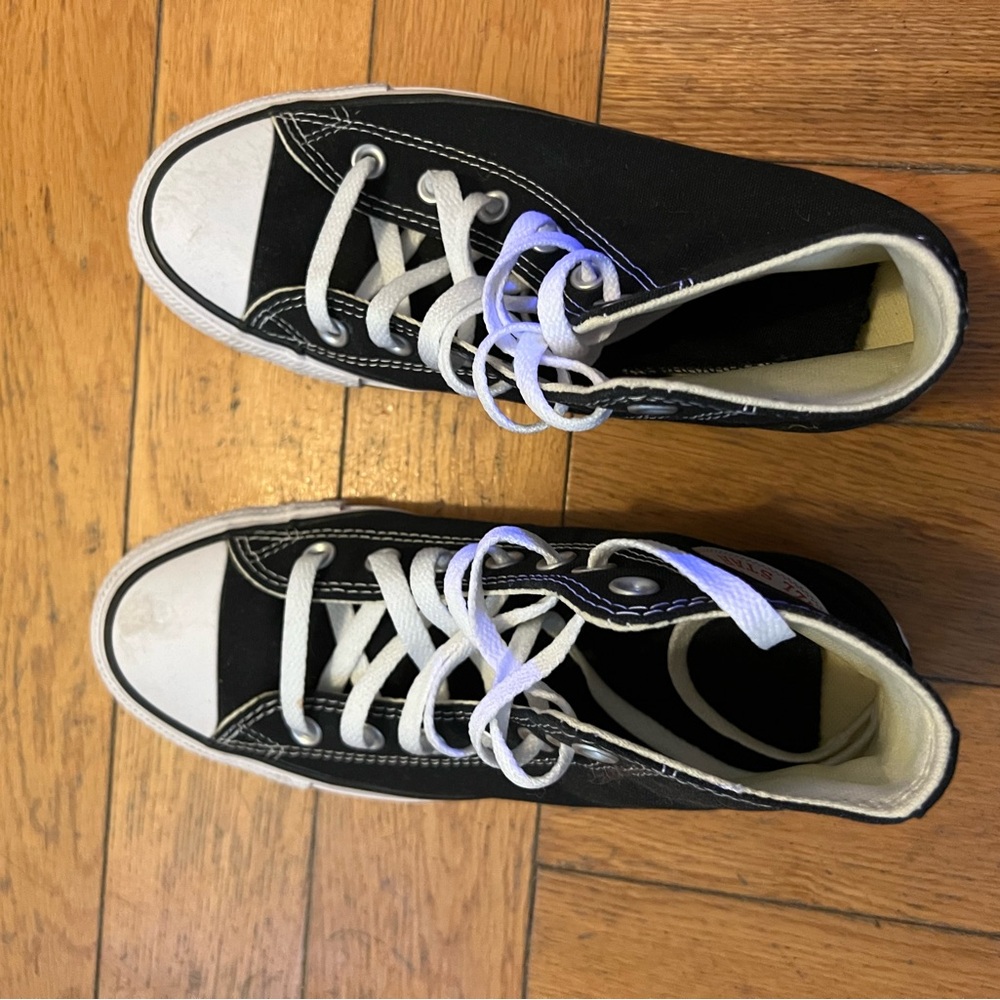 (LIKE NEW) Converse Black and White High-Tops W 7.5 Wide